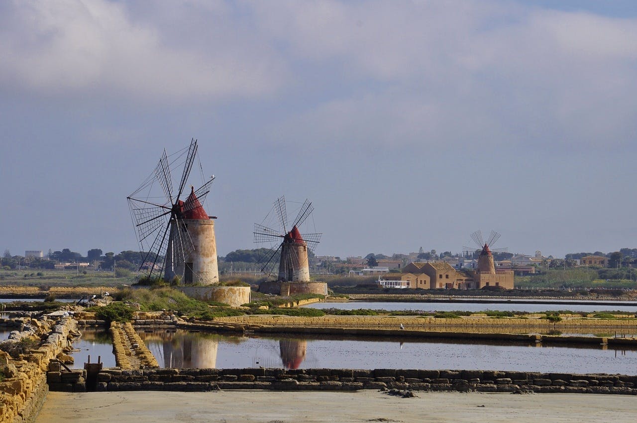 Paseo en barco por Marsala Stagnone con cata de vinos