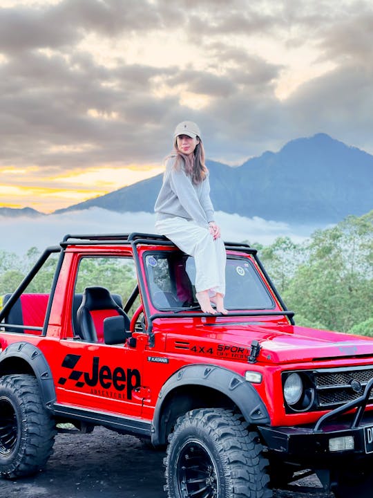 Desayuno en la cafetería Kintamani Instagrammable con recorrido en jeep por el monte Batur