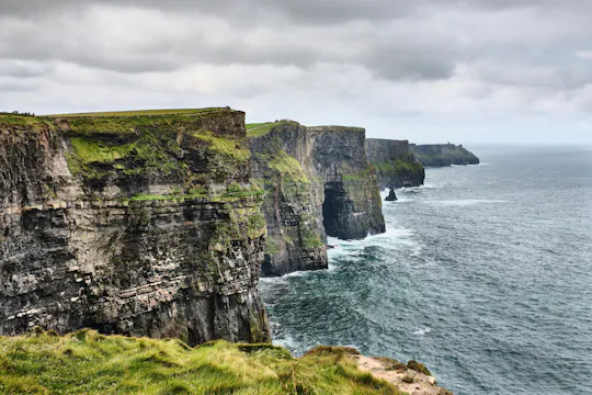 Excursão guiada de um dia às Falésias de Moher e Galway a partir de Dublin