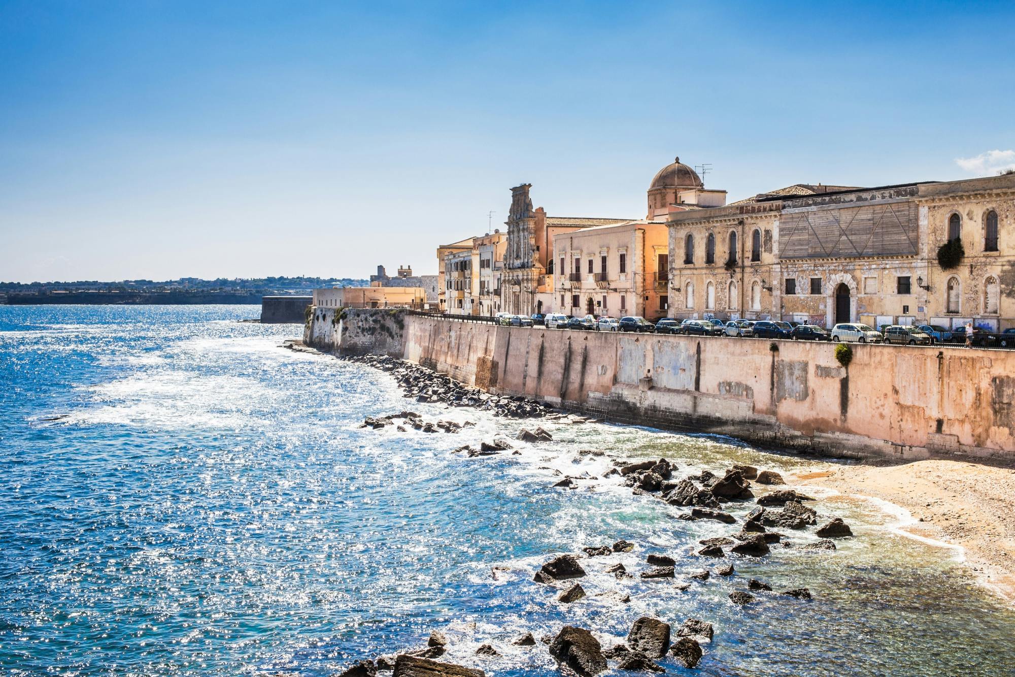 Excursion privée en bateau de 90 minutes, l'île d'Ortigia et ses grottes marines