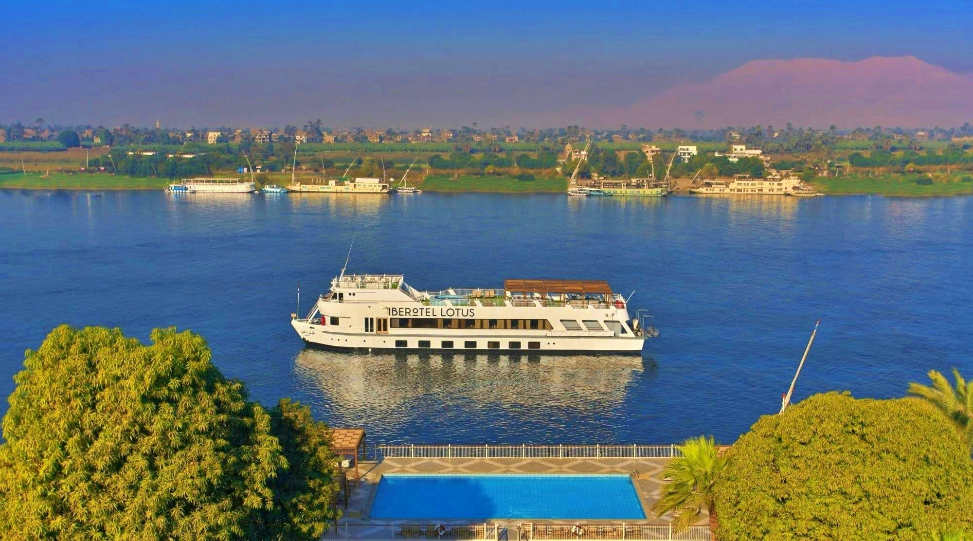 Luxor guided tour from Hurghada with Nile cruise and lunch Musement