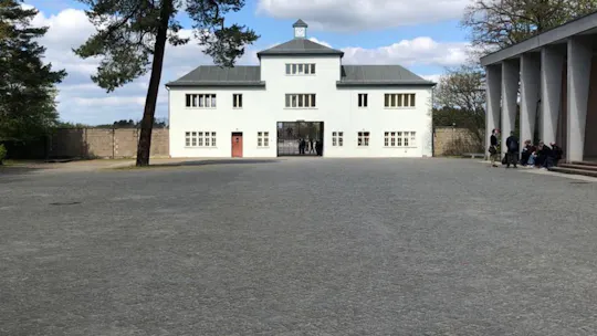 Tour del campo di concentramento di Sachsenhausen in veicolo privato