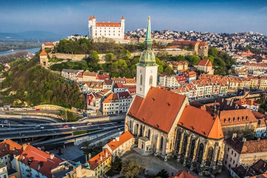 Ontdek de begeleide wandeltocht door Bratislava met toegang tot het kasteel
