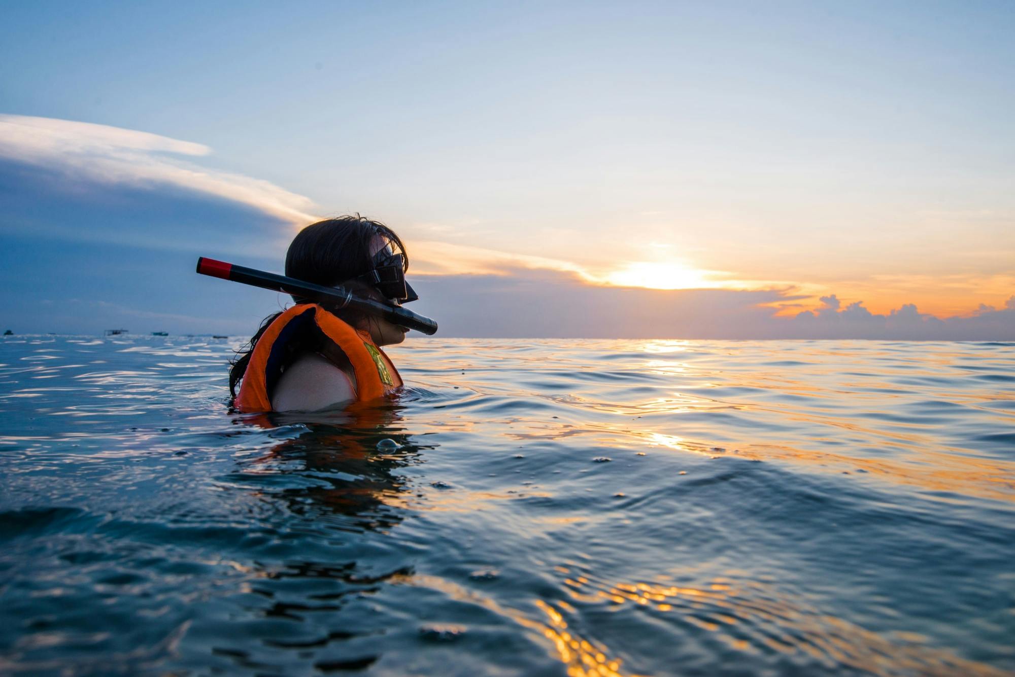 Plongée en apnée au coucher du soleil avec apéritif