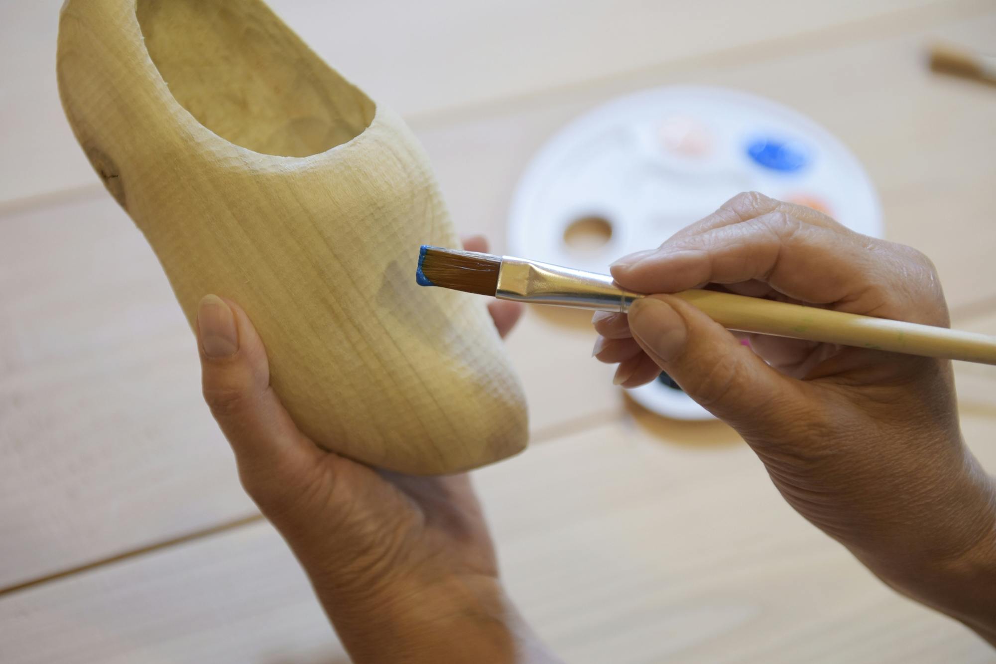 Taller de pintura de zapatos de madera en Zaanse Schans