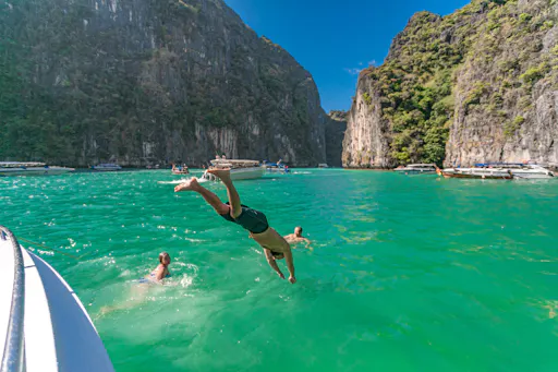 Full-Day Early Bird Phi Phi and Bamboo Island by Speed Catamaran from Phuket