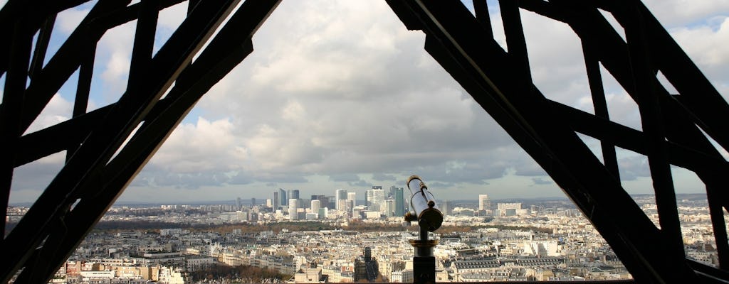Paryż nocą: zwiedzanie Wieży Eiffla z przewodnikiem i omięcie kolejki do kasy biletowej