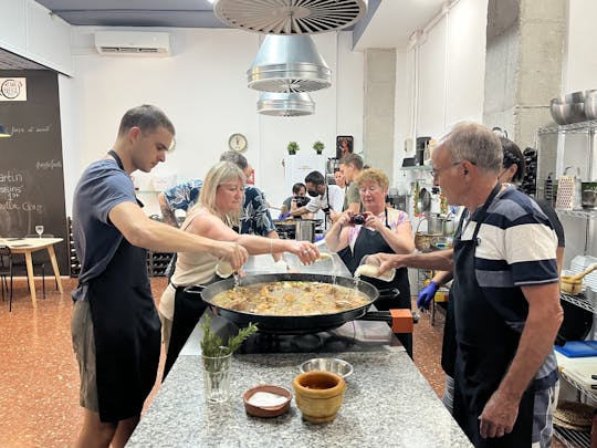 Valencian paella cooking class and  Ruzafa market visit