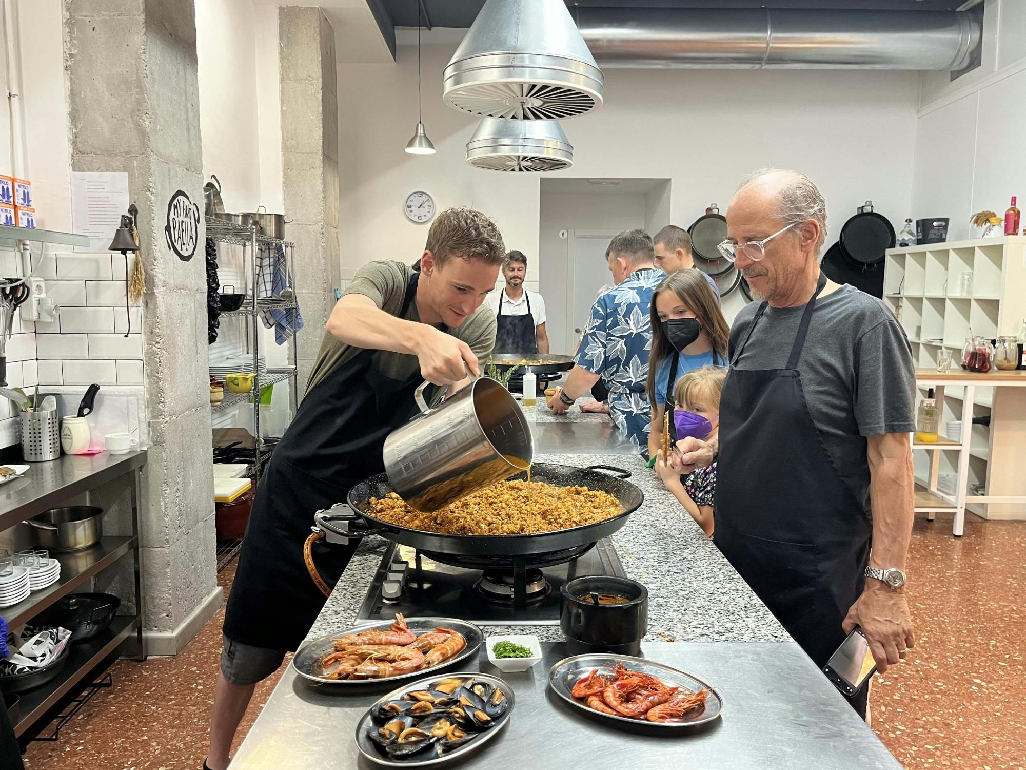 Vegetable paella cooking class and Ruzafa market visit Musement