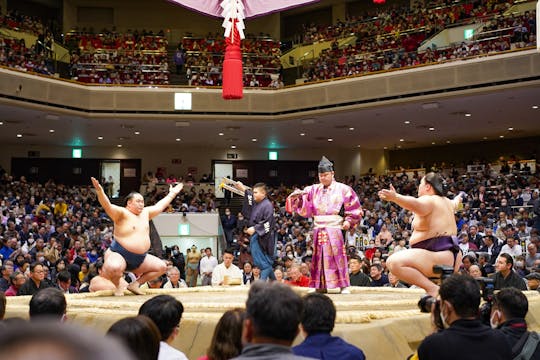 Visita guiada ao Grande Torneio de Sumô de Tóquio com ingressos premium