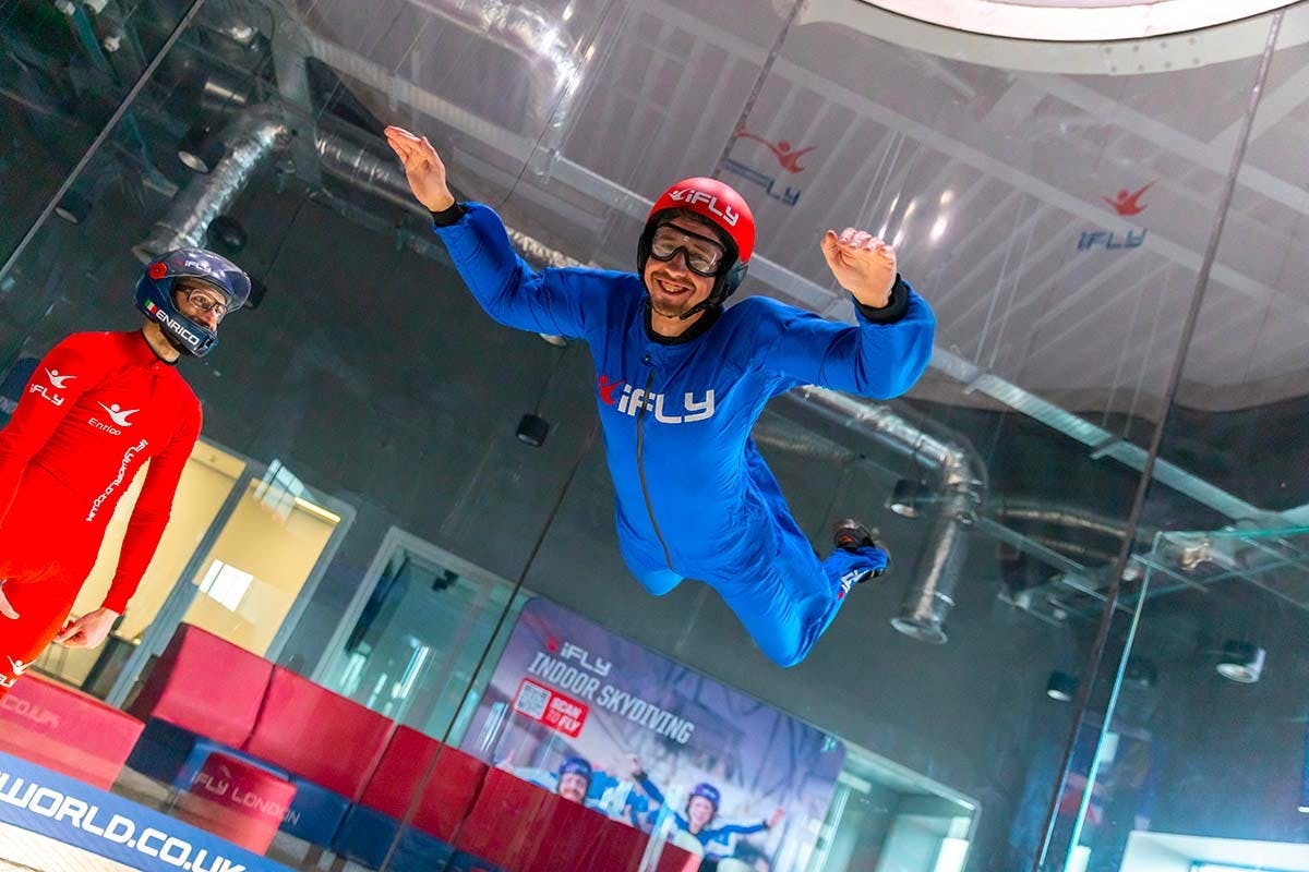 Paracadutismo indoor all'iFLY Manchester