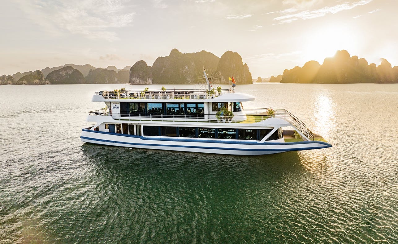 Luxuriöse Tageskreuzfahrt in der Ha Long-Bucht mit Mittagsbuffet ab Hanoi