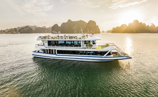 Ha Long Bay Luxus-Tageskreuzfahrt mit Mittagsbuffet ab Hanoi