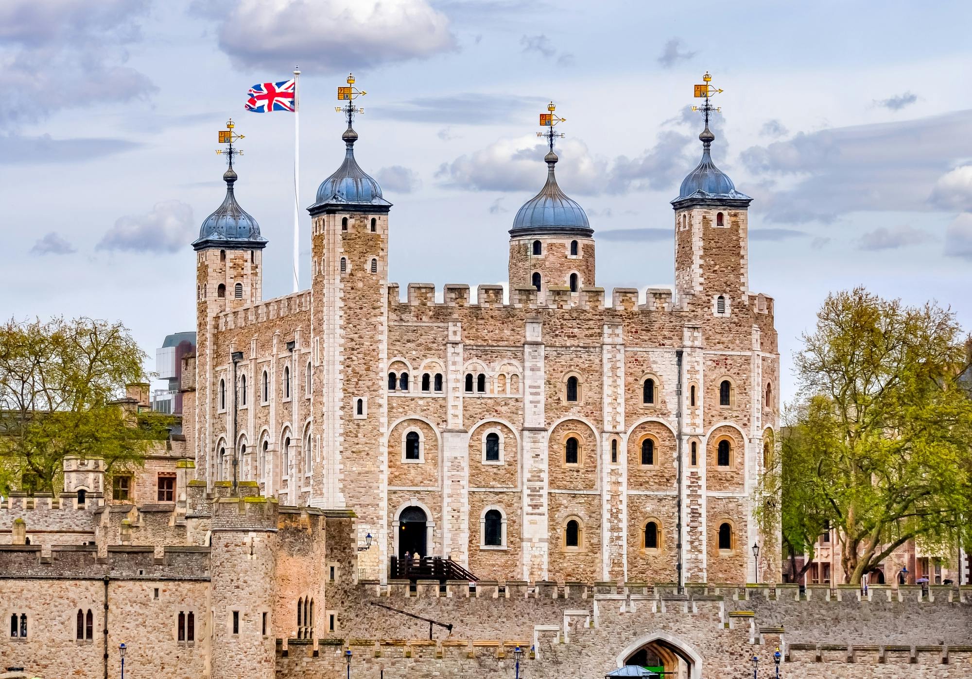 Harry Potter Walking Tour with Thames Cruise and Tower of London Musement