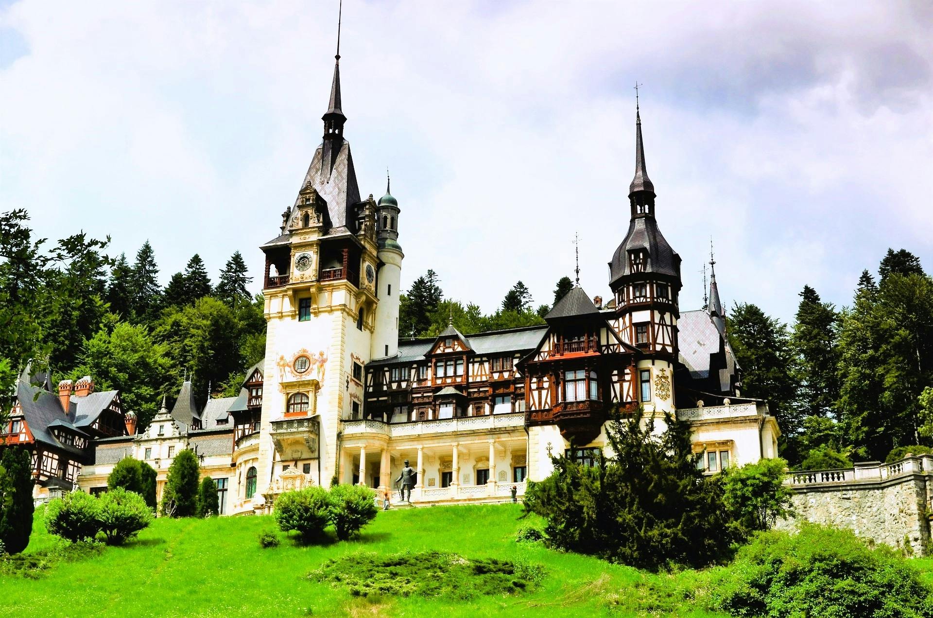 Bran and Peles Castles private full day tour in Transylvania Musement