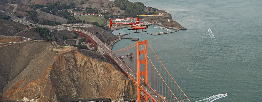 Hubschrauberflug über die Golden Gate Bridge