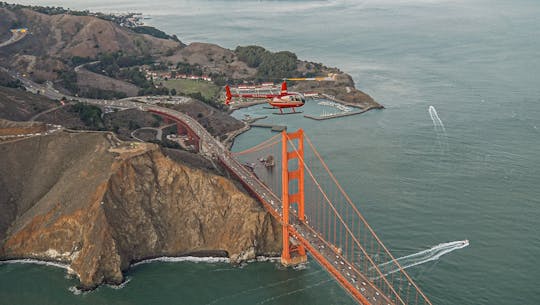Przelot helikopterem na moście Golden Gate