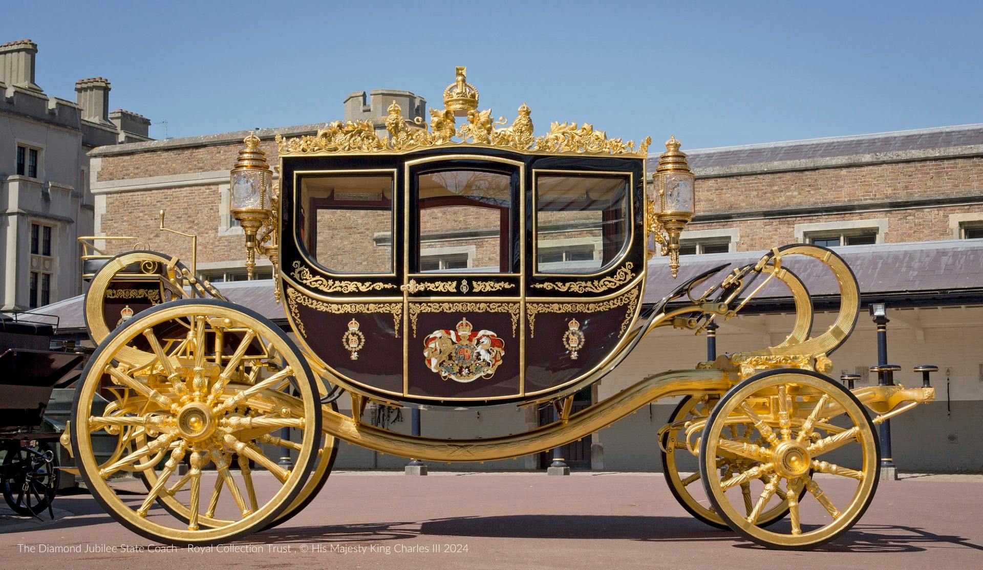 Royal London Walking Tour with Entry to Royal Mews