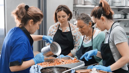 Découverte de la cuisine grecque avec un cours de cuisine à Amorgos