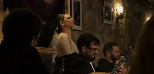 Kameralny koncert fado w typowym lokalu