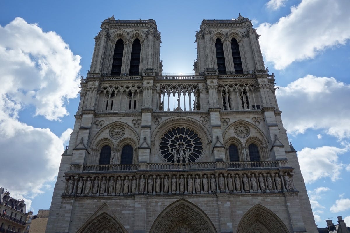 Ilha de Notre Dame com entrada para Sainte Chapelle