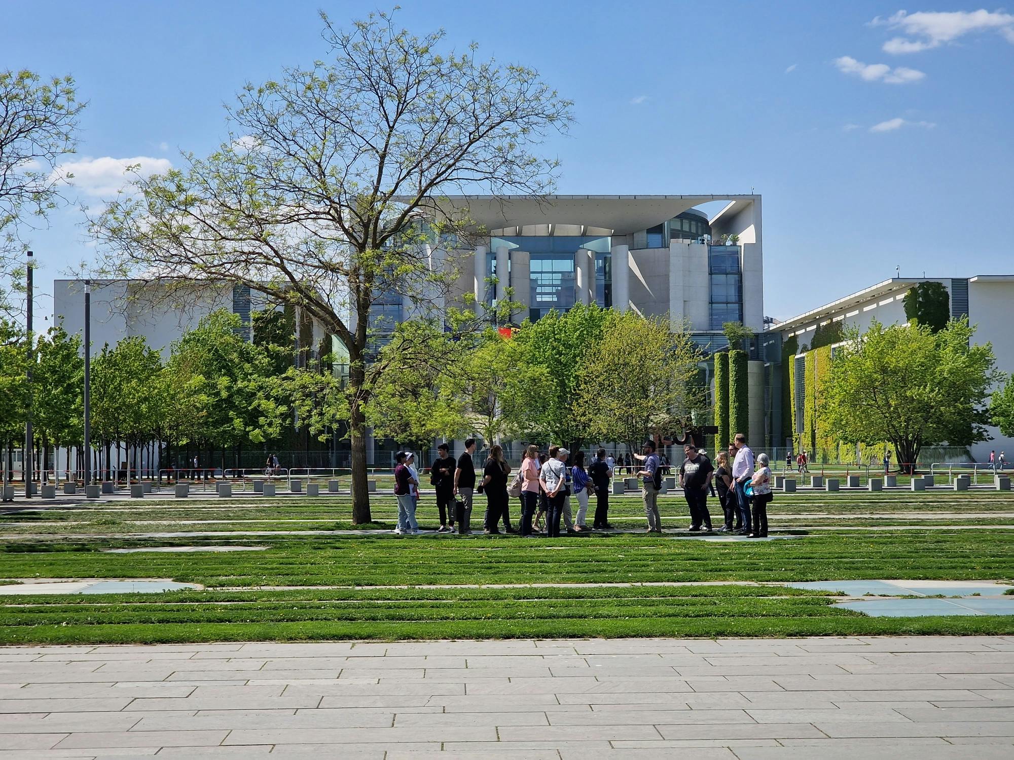 Berlin Government District Guided Walking Tour in German