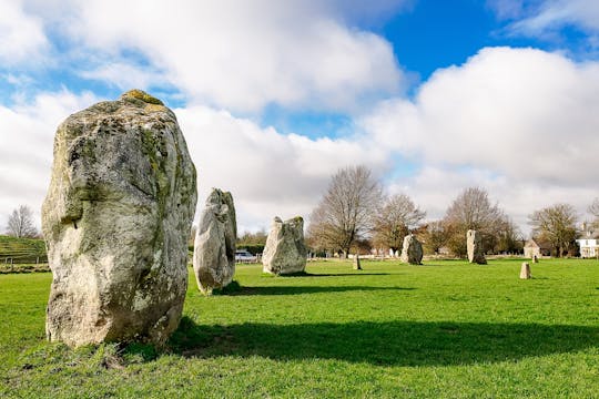 Avebury and Stonehenge day tour from London