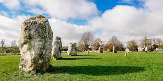Avebury and Stonehenge day tour from London