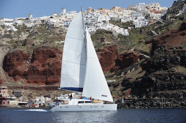 Tour en crucero por las gemas al atardecer en Santorini