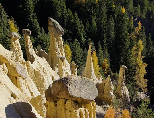 Visite guidée d'une journée des pyramides de terre de Bolzano et de Renon depuis le lac de Garde