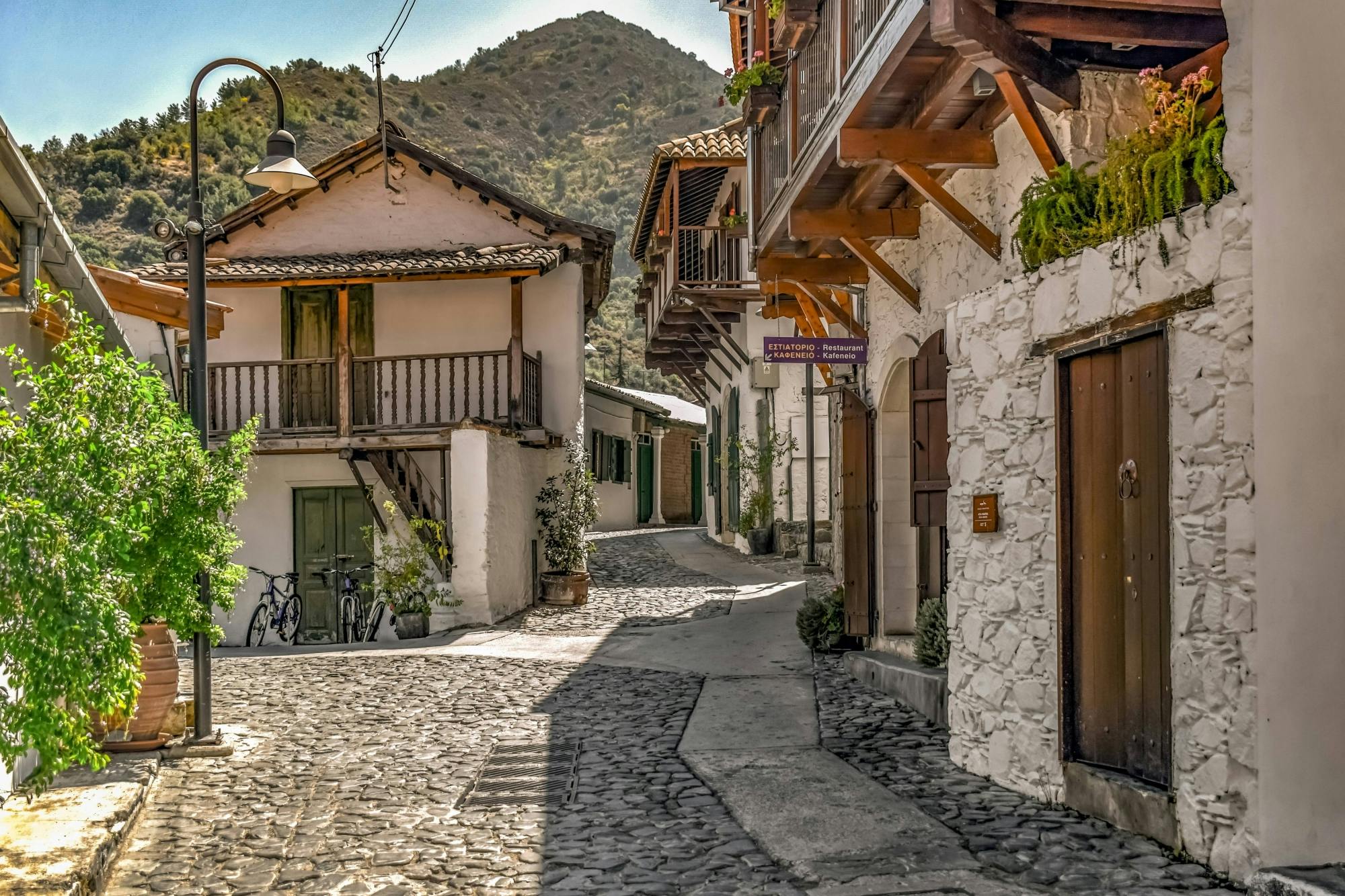 Visite des villages du massif du Troodos avec le monastère de Lampadistis