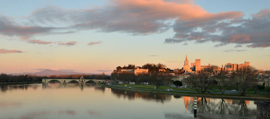 Full-Day Avignon and Luberon Guided Tour