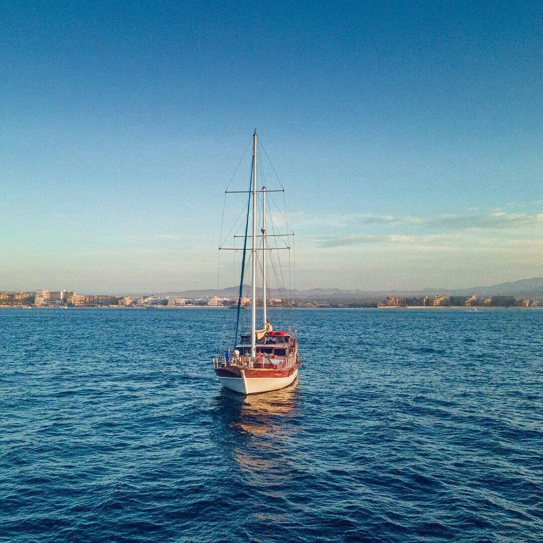 Sail and Snorkel Tour to Cabo Arch with Lunch