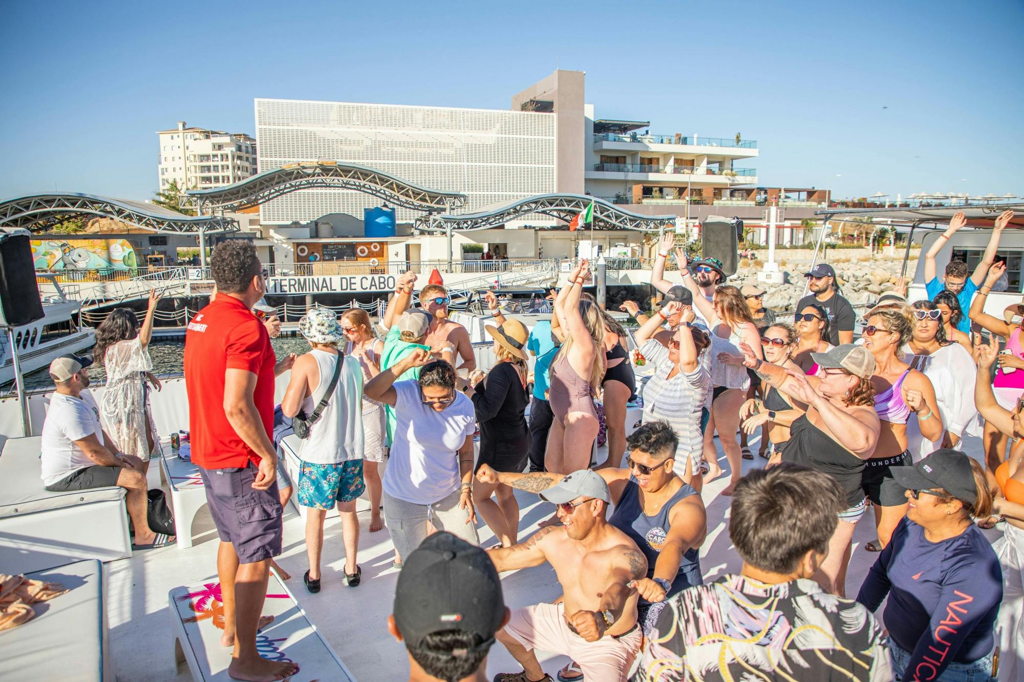 Chileno Bay Snorkelling Cruise with Lunch