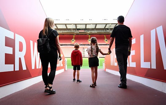 Liverpool FC Stadion met eersteklas treinkaartje vanuit Londen