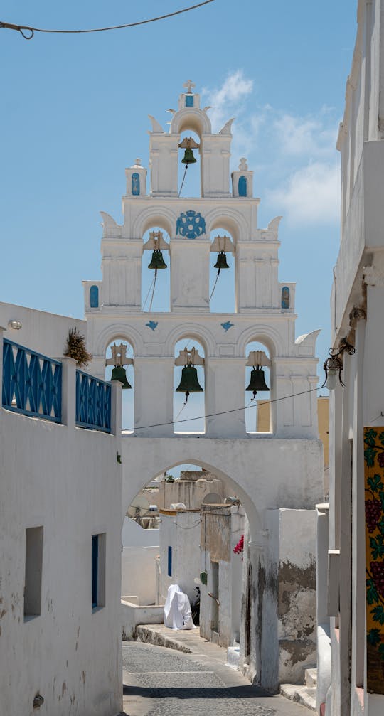 Santorini Guided Tour with Sunset in Oia and Wine Tasting