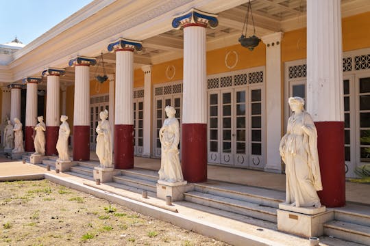 Excursão para grupos pequenos em Corfu com Palácio de Achillion e Paleokastritsa