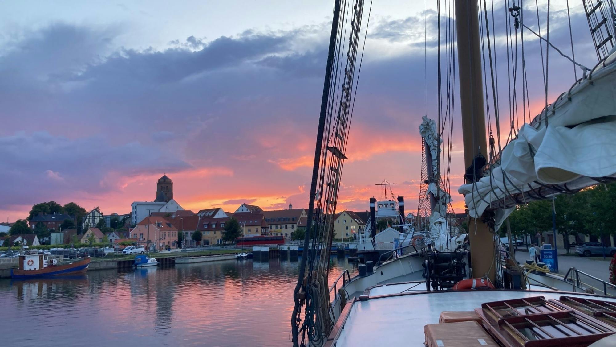 Experiencia de cata de comida y vino en un velero desde Wolgast