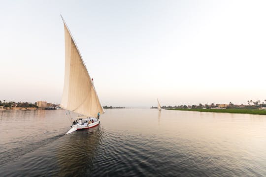 Zonsondergang boottocht op de Nijl met een traditionele Felucca boot