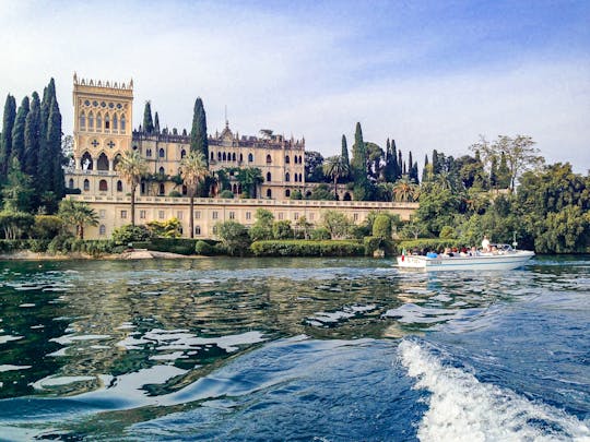 Tour privado en barco desde Saló a Isola del Garda con brindis