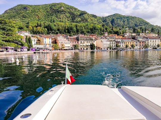 Tour guidato in barca del Golfo di Salò al Lago di Garda