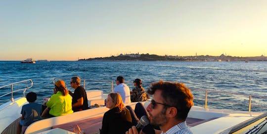 Bosporus-cruise bij zonsondergang op luxe jacht met gids