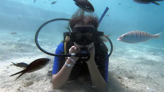Scuba diving lesson for beginners in Crete with pick-up option
