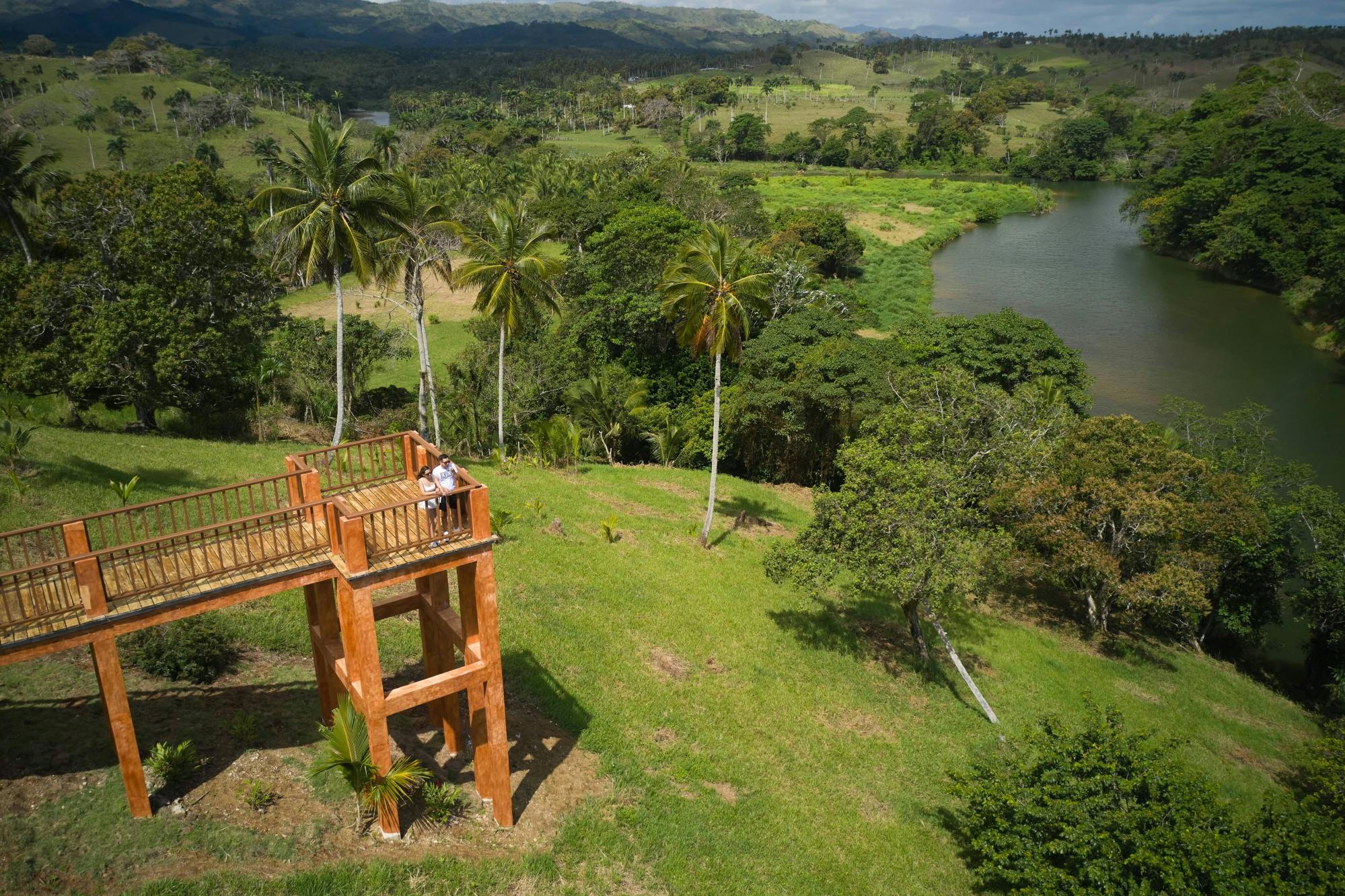 Recorrido en quad por el campo en Punta Cana con experiencia culinaria