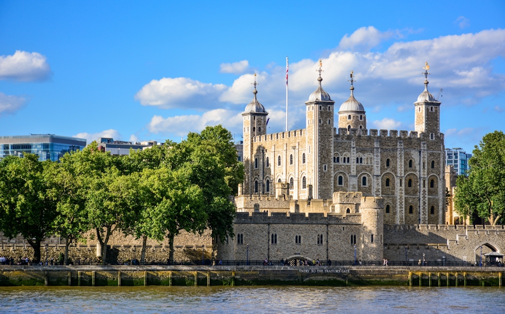 Tower of London Thames and Changing of the Guards Tour musement
