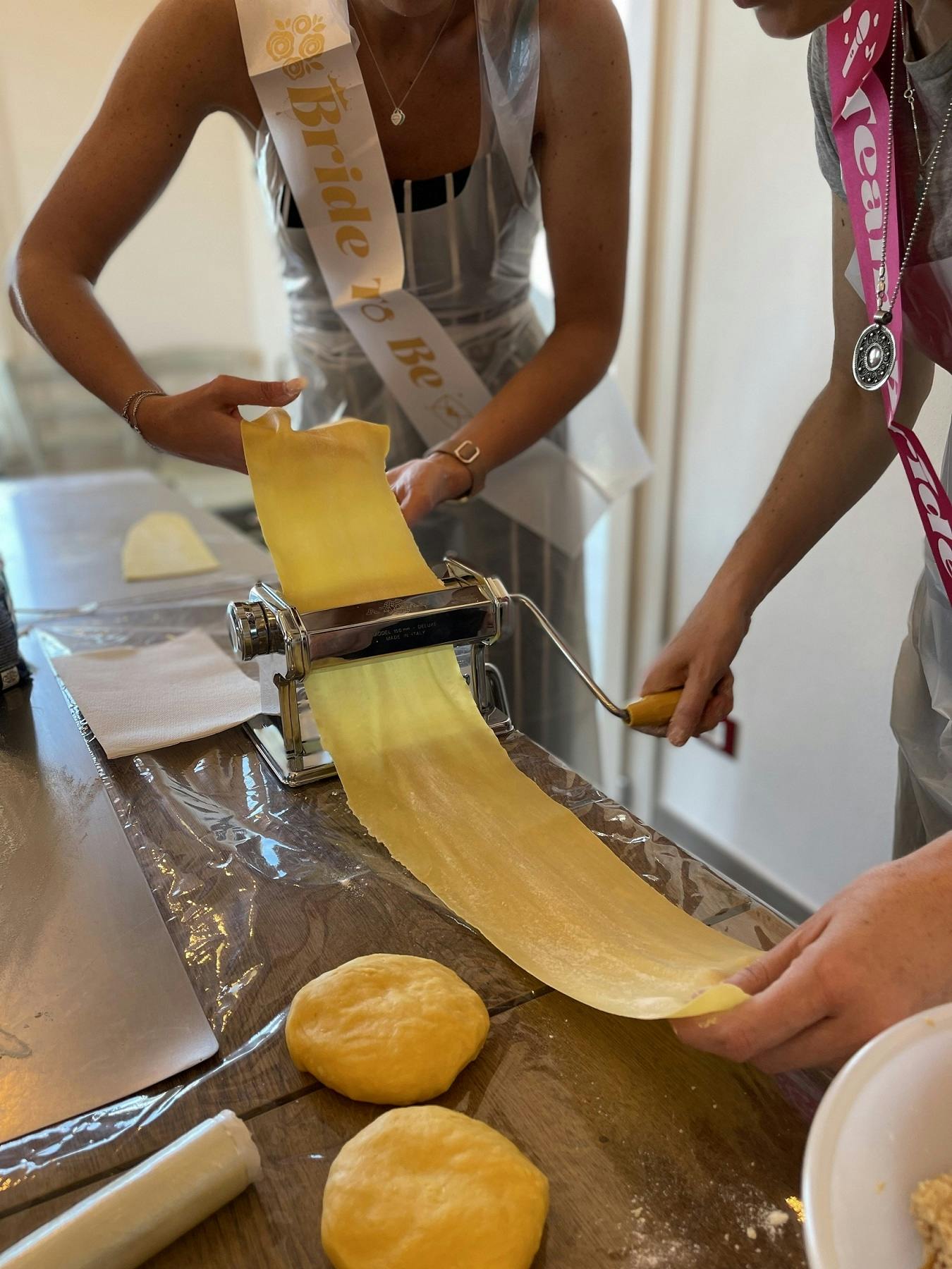 Cours de cuisine avec dégustation de vins dans la cave du lac de Garde