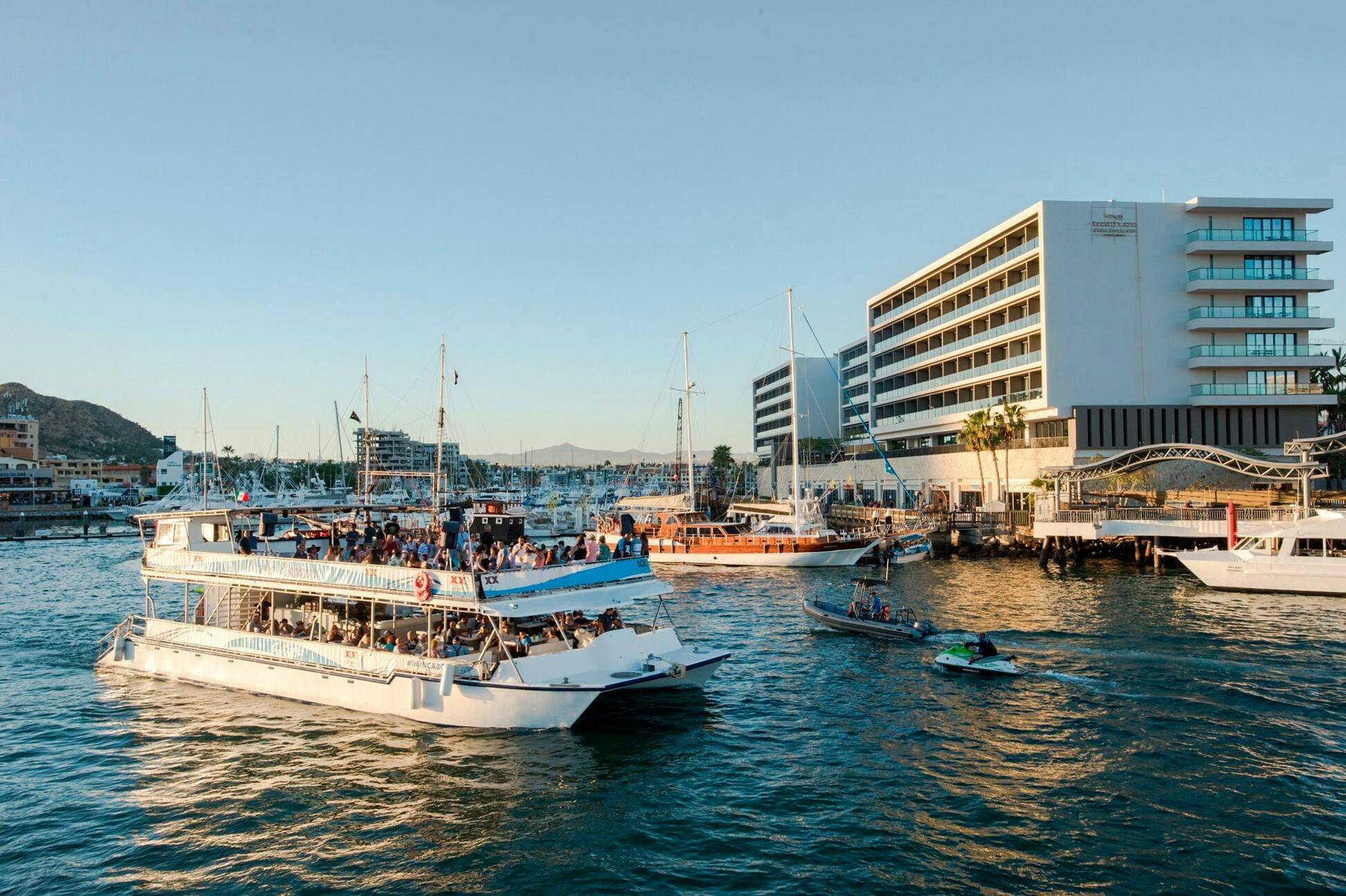 Cabo San Lucas Classic Dinner Cruise