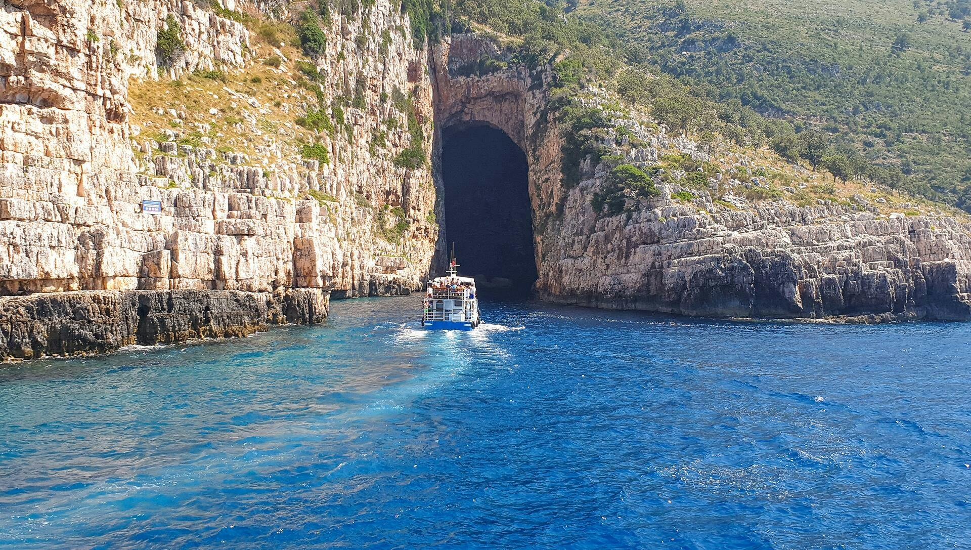 Rejs na wyspę Sazan i nad zatokę Karaburun