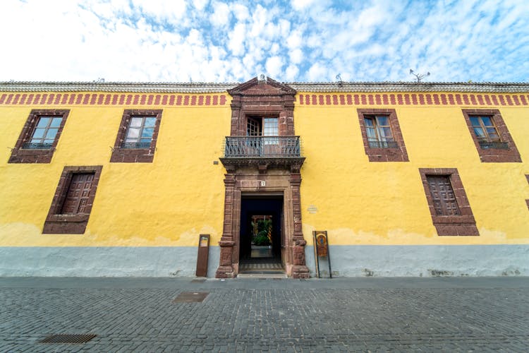 Guided Tour of La Laguna, Canarian Lunch and Wine Tasting