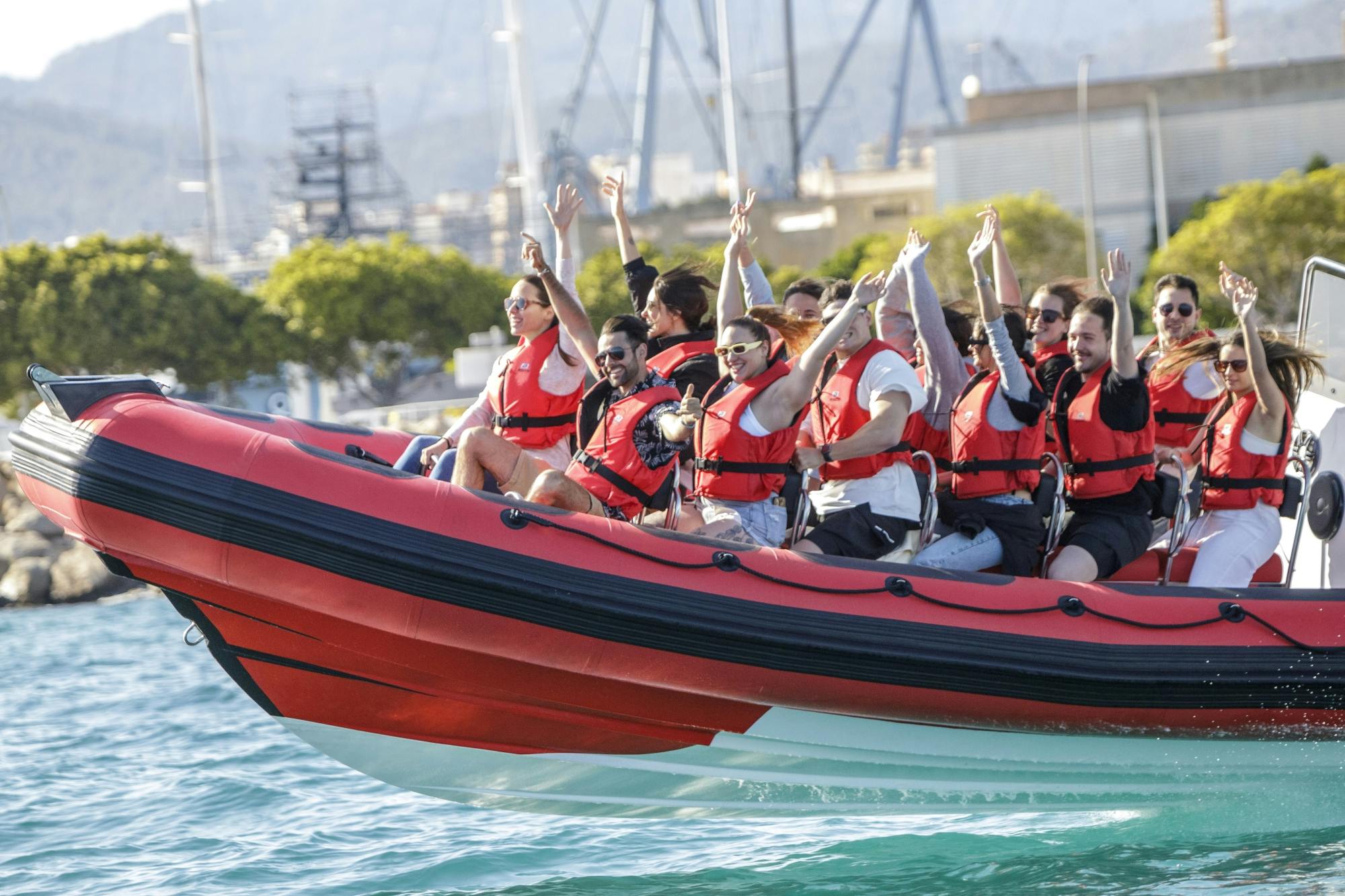 75-minütiges Sightseeing-Abenteuer mit dem Schnellboot in der Stadt Palma